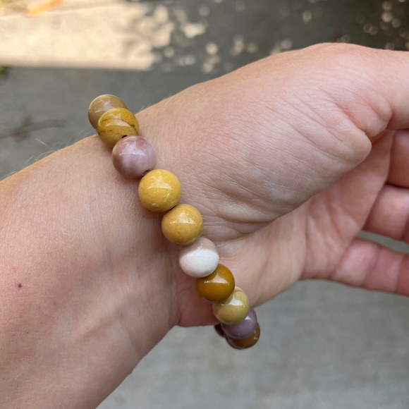 Elastic Shiny Mookaite Jasper Bracelet - Picture 3 of 6
